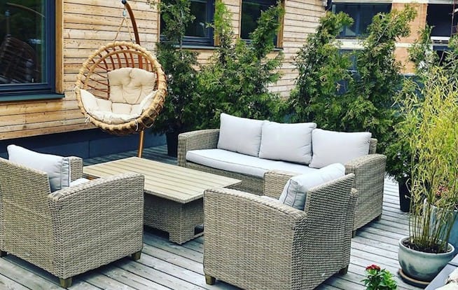 How to lay out a cosy terrace that your neighbours will be jealous of?