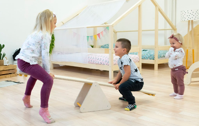 Montessori climbing frames for children’s rooms – why are they important and how to spend time with your kid using them?