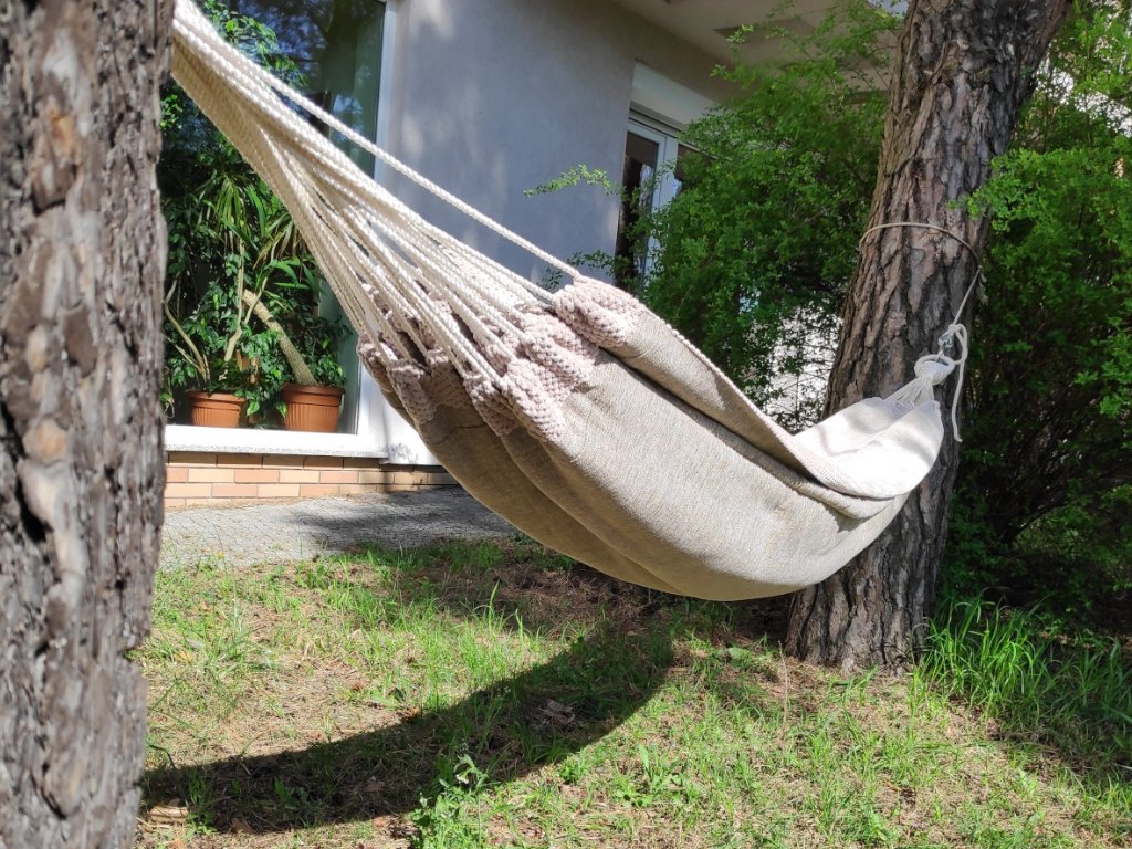Hanging hammock to the apartment and the garden